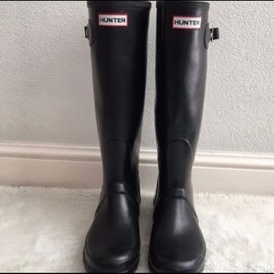 HUNTER TALL BLACK RAINBOOTS